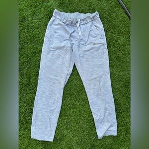 Lululemon On the Fly grey size 4